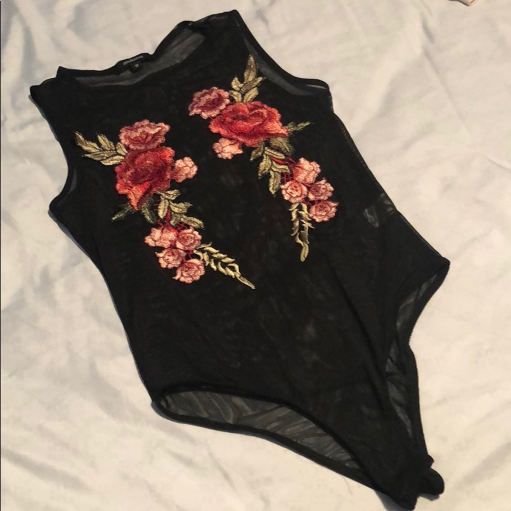Mesh bodysuit. With embroidered flowers.
